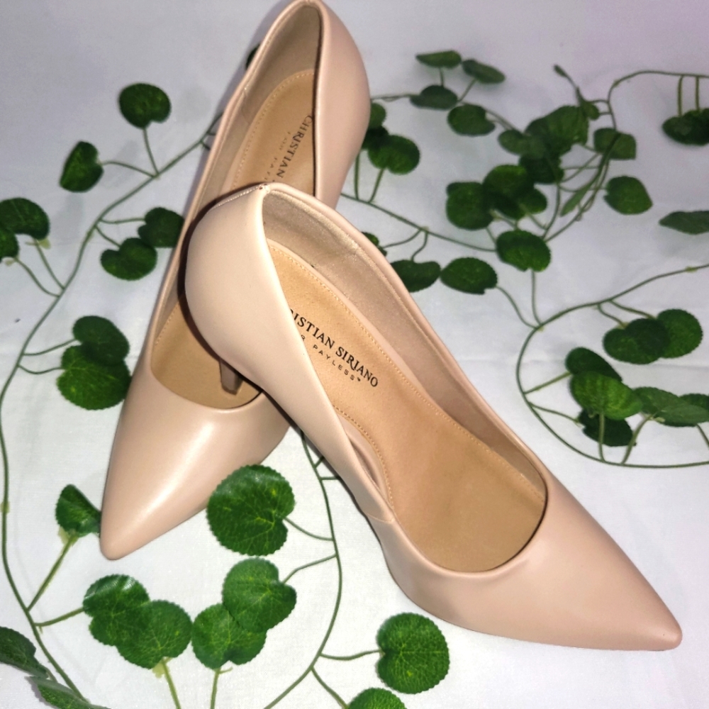 NWOB beige Christian Siriano heels